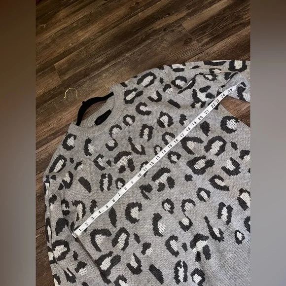 Kendall & Kylie Cheetah Print Sweater size XL - Picture 5 of 6